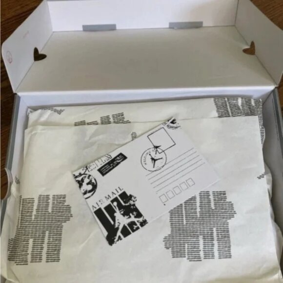 Undefeated 2025 Jordan 4 (men’s size 9) - Picture 5 of 9